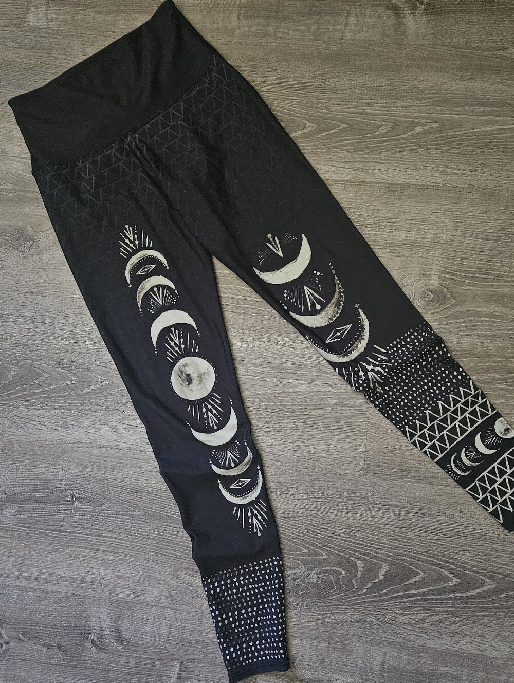 Onzie Celestial Moon Phase High Waisted Leggings Black White Geometric S/M